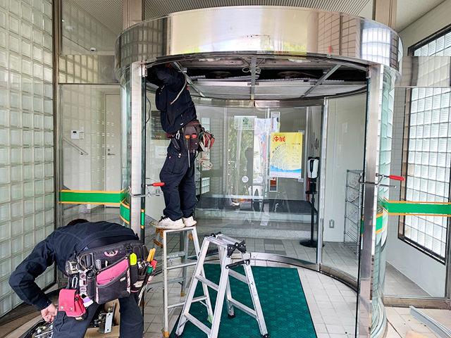 自動ドアの修理 点検 沖縄でシャッター修理 取付なら誠シャッター沖縄株式会社